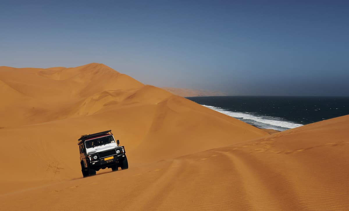 car-desert-Web